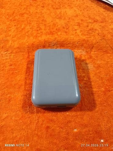 Портативный аккумулятор (power bank), компактный почти не пользовался
