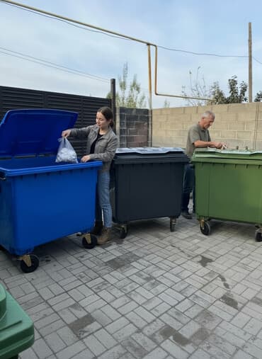 одноразовые контейнера: Мусорные баки, пластиковые евроконтейнеры Для чистого и безопасного — 1