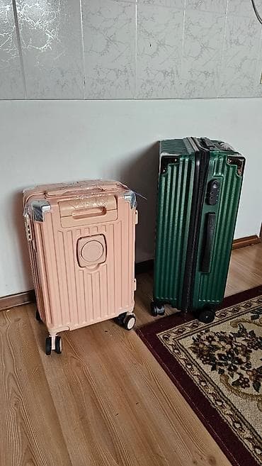 Чемоданы: Чемодан, Новый, Материал: Пластик, Маленький (до 40 л), Вращающиеся колеса на 360° — 2