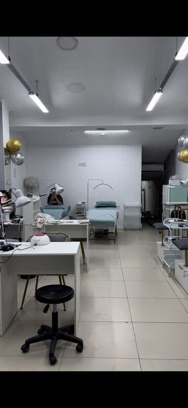 IT, компьютеры, связь: Сдаю маникюр стол и кушетку в аренду напротив мед академии Советская — 3