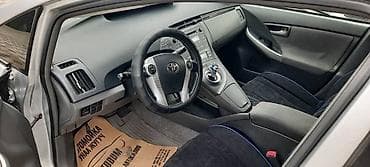 Унаа сатуу: Toyota Prius: 2011 г., 1.8 л, Вариатор, Гибрид, Хетчбек — 2