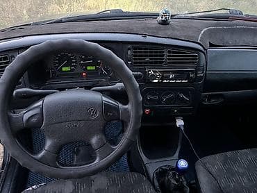 Унаа: Volkswagen Golf: 1995 г., 1.8 л, Кол менен иштөөчү, Газ — 10