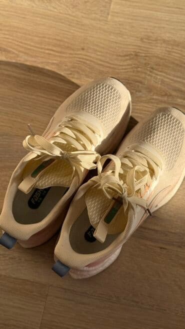 женская модельная обувь больших размеров: Кроссовки, 37, Fashion, Б/у, цвет - Бежевый — 2