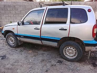 торпеда на ниву: Chevrolet Niva: 2005 г., 1.7 л, Механика, Бензин, Внедорожник — 3