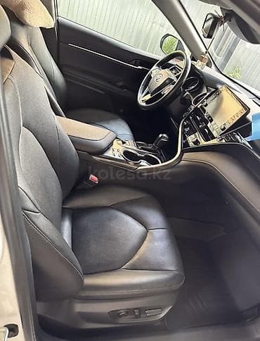 ткани на авто: Toyota Camry: 2023 г., Бензин, Седан — 4