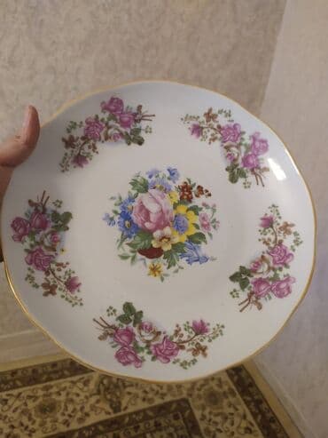 чистка ковер: Пловницы 10 шт-2500 сом!
тарелки 11 шт 1100! — 1