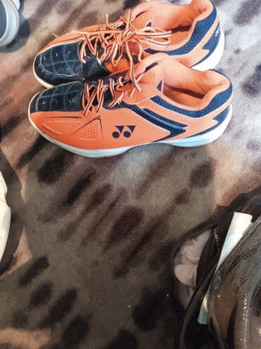 свадебные платья в бишкеке цены на прокат: Кроссовки Nike 1) Белые тренировочные кроссовки Nike: - Верх — 22