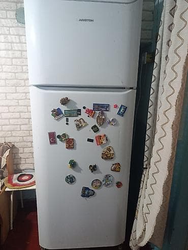 Холодильник Ariston, двухкамерный, с верхней морозильной камерой