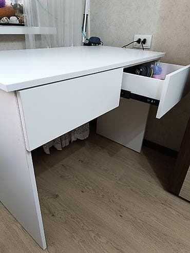 Стулья, табуретки: Продаю стол, делали на заказ отдам за 4500 окончательно, цвет белый — 3