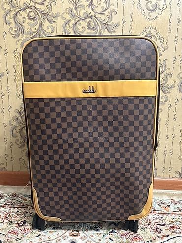 Чемоданы: Чемодан, Новый, Средний (40 - 70 л), На колесах — 1