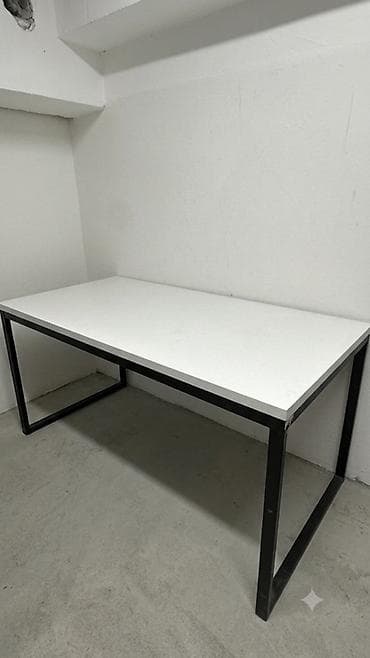 Качественный большой стол 
160х80х80
