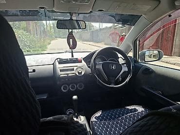 Honda Fit: 2004 г., 1.3 л, Вариатор, Бензин, Хэтчбэк — 6