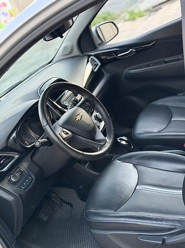 Транспорт: Chevrolet Spark: 2018 г., 1 л, Вариатор, Бензин, Хэтчбэк — 7