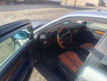 mazda 326: Audi 100: 1992 г., 2.5 л, Механика, Бензин, Седан — 8