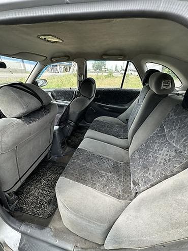 с люком: Mazda 323: 1999 г., Механика, Бензин, Хэтчбэк — 7