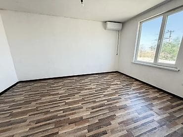 1 бөлмө, Кыймылсыз мүлк агенттиги, Жарым -жартылай эмереги бар