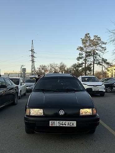 cadillac escalade: Volkswagen Passat Variant: 1993 г., Универсал — 10