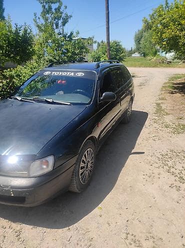 Toyota Carina E: 1995 г., Универсал
