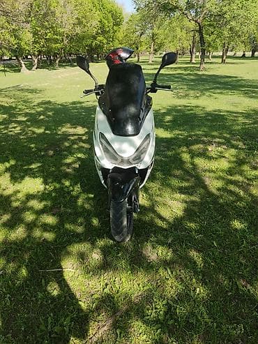 Макси-скутер 150 куб. см, Бензин, Б/у — 4