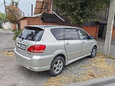 Toyota Ipsum: 2003 г., 2.4 л, Автомат, Газ, Минивэн