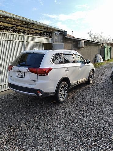 Mitsubishi: Mitsubishi Outlander: 2017 г., 2.4 л, Вариатор, Бензин, Кроссовер — 2