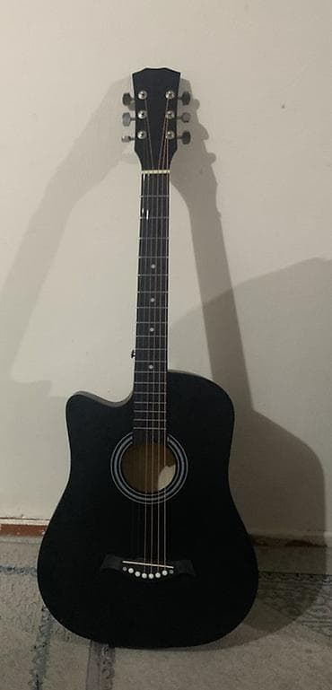 аренда музыкальных инструментов: Акустическая гитара типа дредноут с вырезом (cutaway), цвет — черный — 1