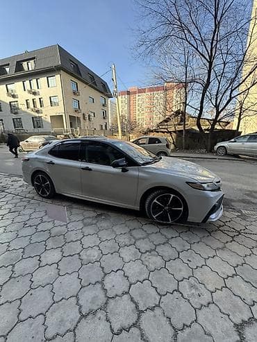 bid e5: Toyota Camry: 2022 г., 2.5 л, Вариатор, Гибрид, Седан — 2
