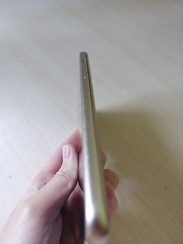 gestalt d900: Samsung Galaxy A8 Plus, Б/у, 32 ГБ, цвет - Золотой, 2 SIM — 3