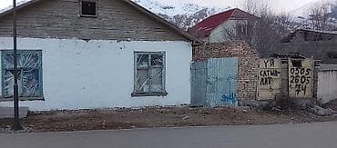 гостиница в нарыне: Продается дом в центре Нарына! 📍 Удобное расположение 📐 Участок — — 3