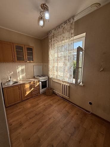 70: 1 комната, 40 м², 11 мкр 105 серия, 4 этаж, Косметический ремонт — 2