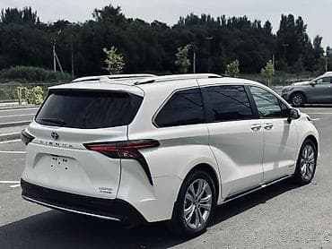 prius v: Toyota Sienna: 2021 г., 2.5 л, Вариатор, Гибрид, Минивэн — 9
