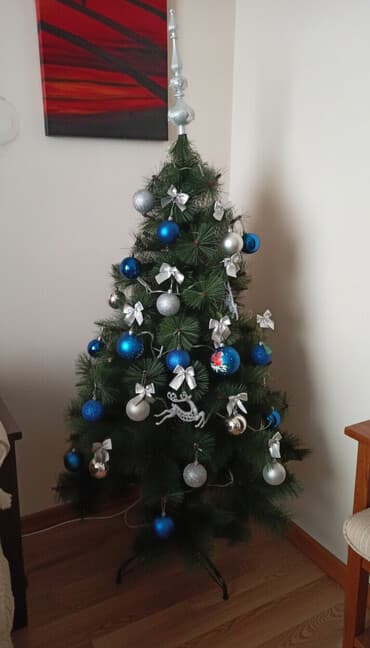 бишкек елка 2024: Продам ёлку 1,5 метра в высоту с игрушками,гирляндой,наконечником и — 1