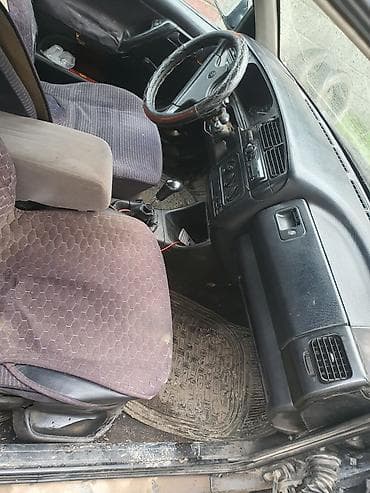 Volkswagen Golf: 1993 г., 1.6 л, Механика, Бензин, Хэтчбэк
