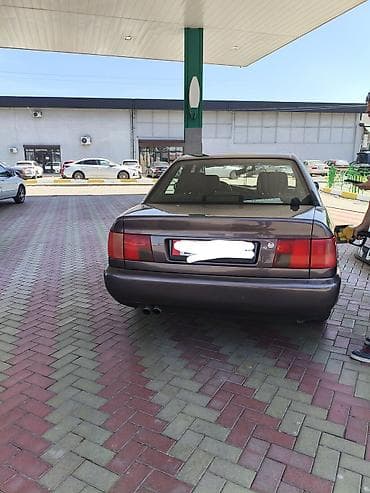 варианты: Audi 100: 1995 г., 2.6 л, Механика, Бензин, Седан — 3