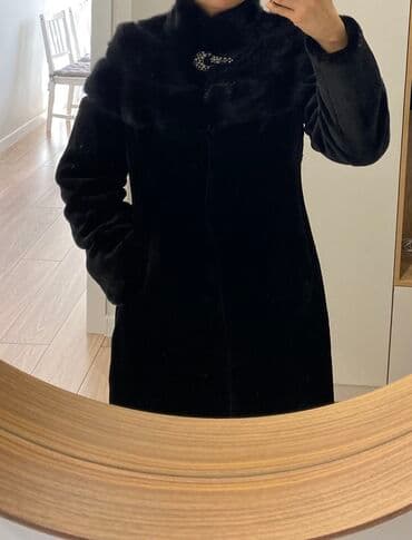 мутоновые шубы: Шуба мутон, воротник норка, рукава снимаются можно как жилетку. Размер — 1