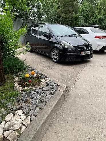 Продажа авто: Honda Fit: 2003 г., 1.3 л, Вариатор, Бензин, Хэтчбэк — 2