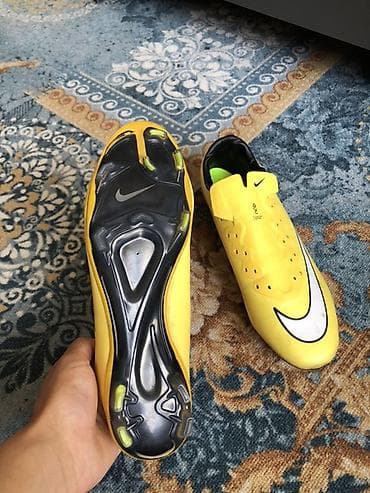 футбольный мяч molten: Футбольные бутсы Nike, шипованные, цвет ярко‑жёлтый. Подойдут для игры — 4