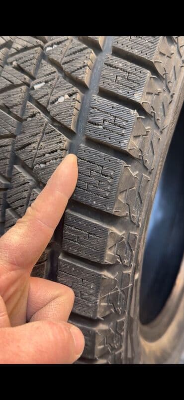 шины в оше: Шины 235 / 60 / R 18, Зима, Б/у, Комплект, Внедорожные (АТ/МТ), Корея, Durun — 3
