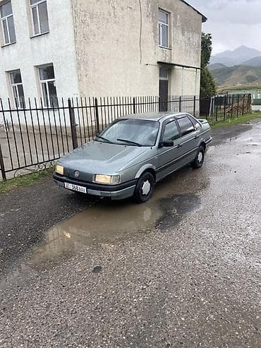 Volkswagen Passat: 1988 г., 1.8 л, Механика, Бензин, Седан