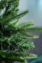 зелен: Искусственная ель с эффектом заснеженных ветвей - Высокая пышная — 6