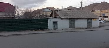 гостиница в нарыне: Продается дом в центре Нарына! 📍 Удобное расположение 📐 Участок — — 5