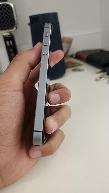 ok google: IPhone SE, Б/у, 128 ГБ, Matte Space Gray, Чехол, 100 % — 2
