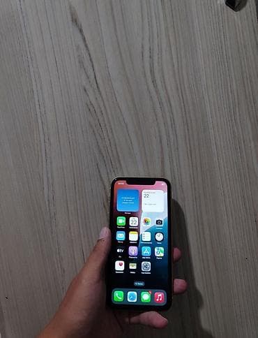 iphone xr xs: IPhone XR, желтый цвет память 128. Акб 83 все родное - Экран 6.1" — 1