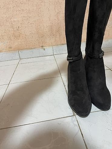 Сапоги: Замшевые женские сапоги до колена, цвет черный. - Материал верха — 5