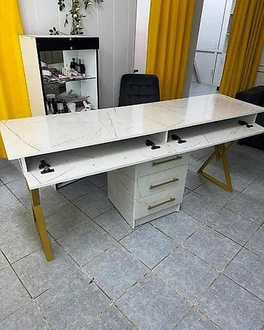 стол для визажистов: Продаются Стол рабочий/маникюрный с мраморным эффектом и золотистыми — 5