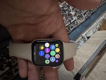 1: Apple Watch SE 2 (40 мм), алюминиевый корпус, цвет ближе к — 2