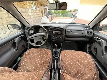 продаю мазда: Volkswagen Vento: 1993 г., Седан — 2