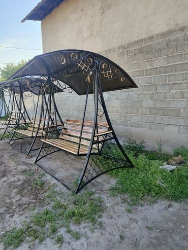 Садовые качели Металл, Со спинкой, С крышей at lalafo.kg Садовые качели Металл, Со спинкой, С крышей