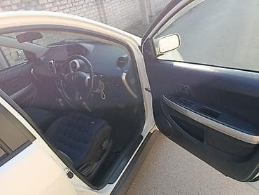 saturn sc: Toyota Ist: 2002 г., 1.3 л, Автомат, Бензин, Хэтчбэк — 7