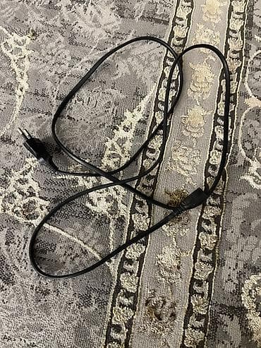 Портативные консоли: PlayStation 4 (оригинальная версия, «fat») в комплекте. Состав — 5